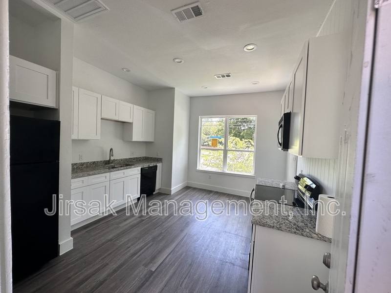 Apartment for rent at 102 7th St SW #2, Paris, TX 75460