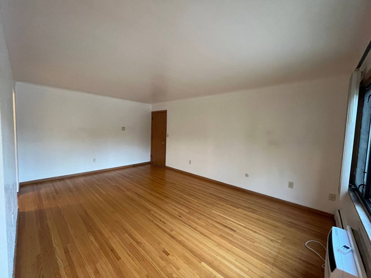 Apartment for rent at 658 Greenbrier St, Saint Paul, MN 55106