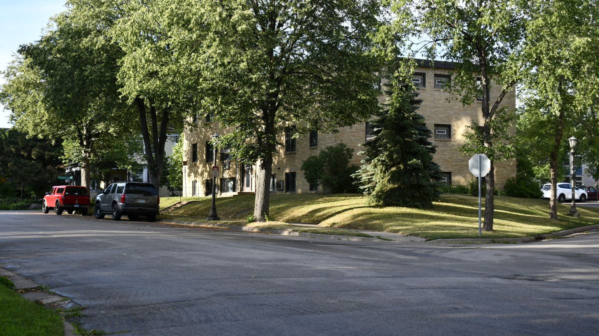 Apartment for rent at 658 Greenbrier St, Saint Paul, MN 55106