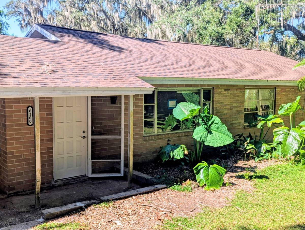 House for rent at 6100 Windmill Rd, Leesburg, FL 34748