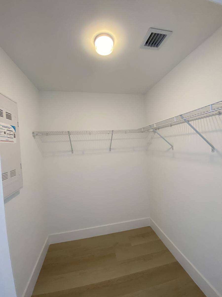 Apartment for rent at 2555 NE 179th St, Miami, FL 33162