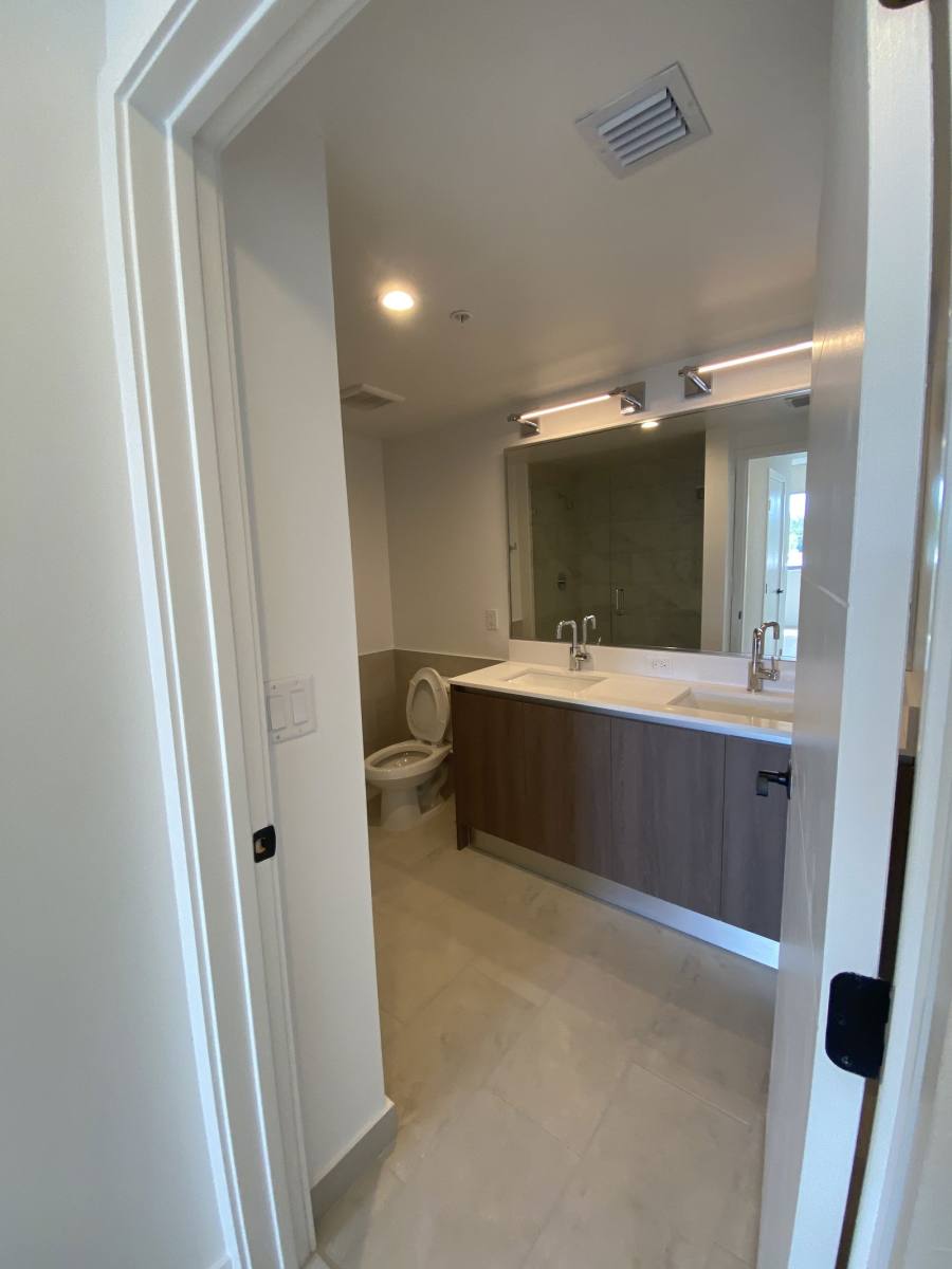 Apartment for rent at 2555 NE 179th St, Miami, FL 33162
