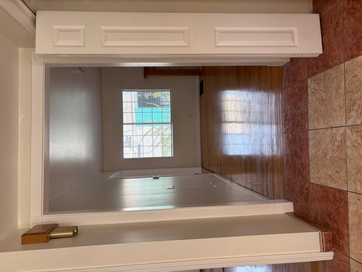 House for rent at 221 S Commonwealth Ave, Los Angeles, CA 90004