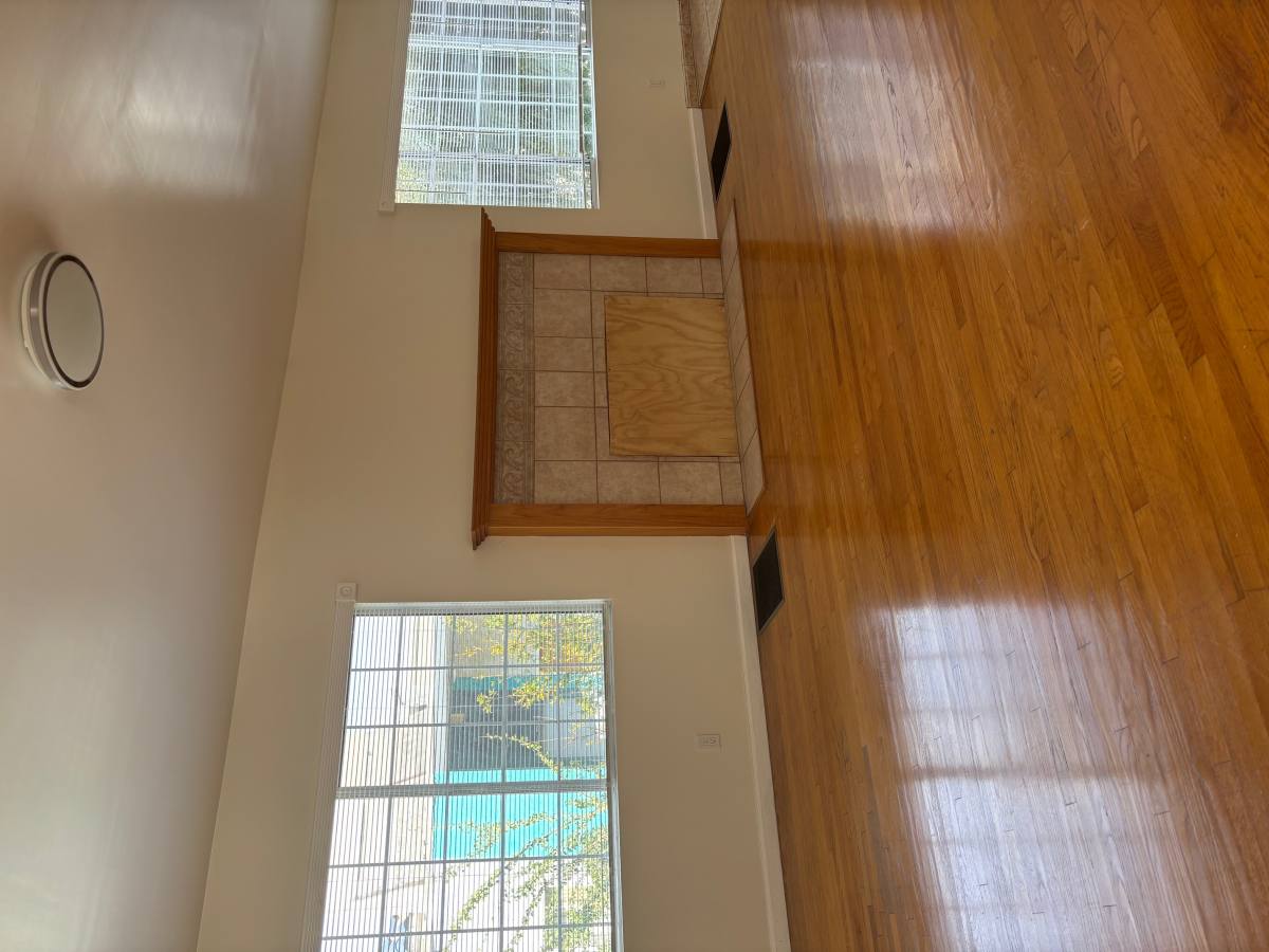 House for rent at 221 S Commonwealth Ave, Los Angeles, CA 90004