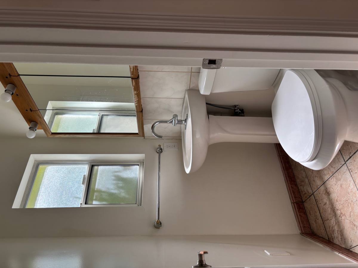 House for rent at 221 S Commonwealth Ave, Los Angeles, CA 90004
