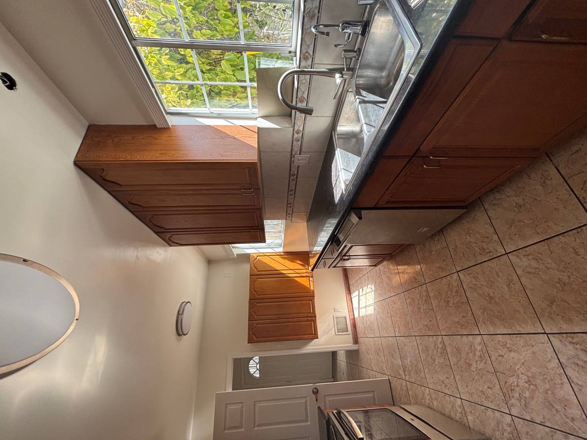 House for rent at 221 S Commonwealth Ave, Los Angeles, CA 90004
