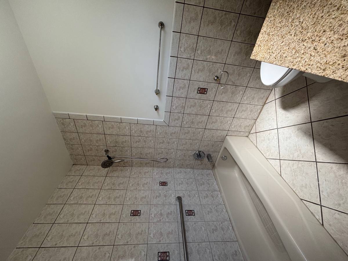 House for rent at 221 S Commonwealth Ave, Los Angeles, CA 90004