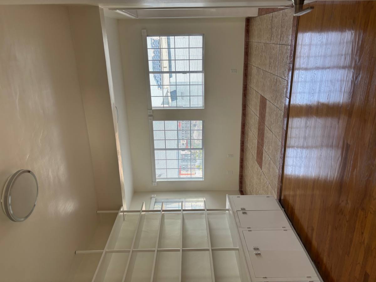 House for rent at 221 S Commonwealth Ave, Los Angeles, CA 90004