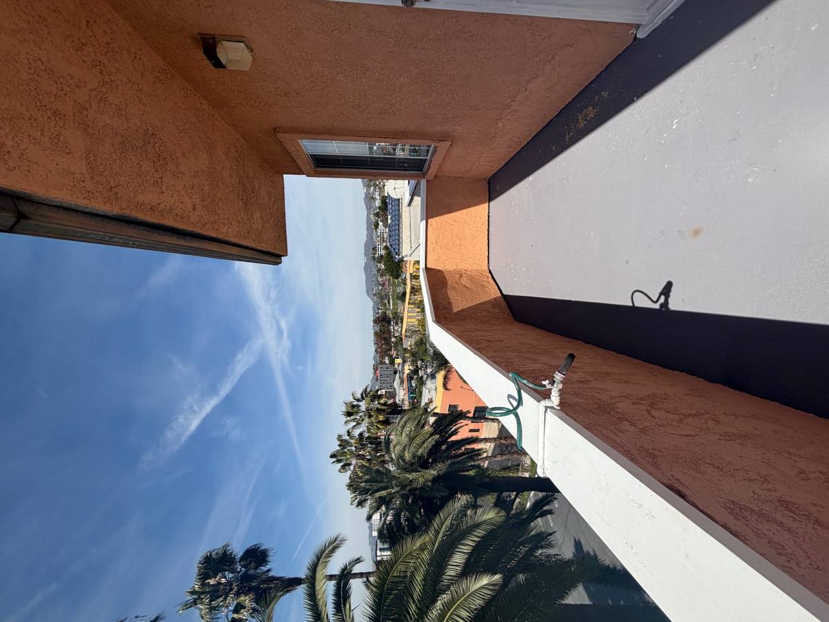 House for rent at 221 S Commonwealth Ave, Los Angeles, CA 90004