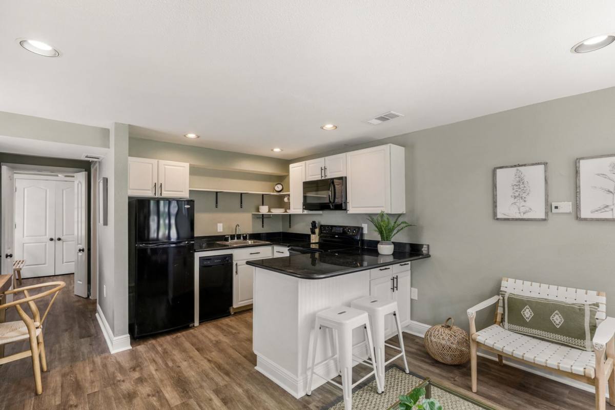 Apartment for rent at 838 Lowerline St #B, New Orleans, LA 70118