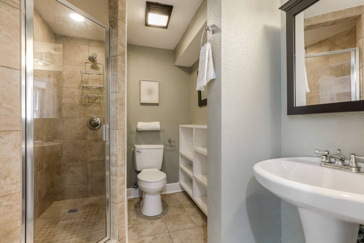 Apartment for rent at 838 Lowerline St #B, New Orleans, LA 70118