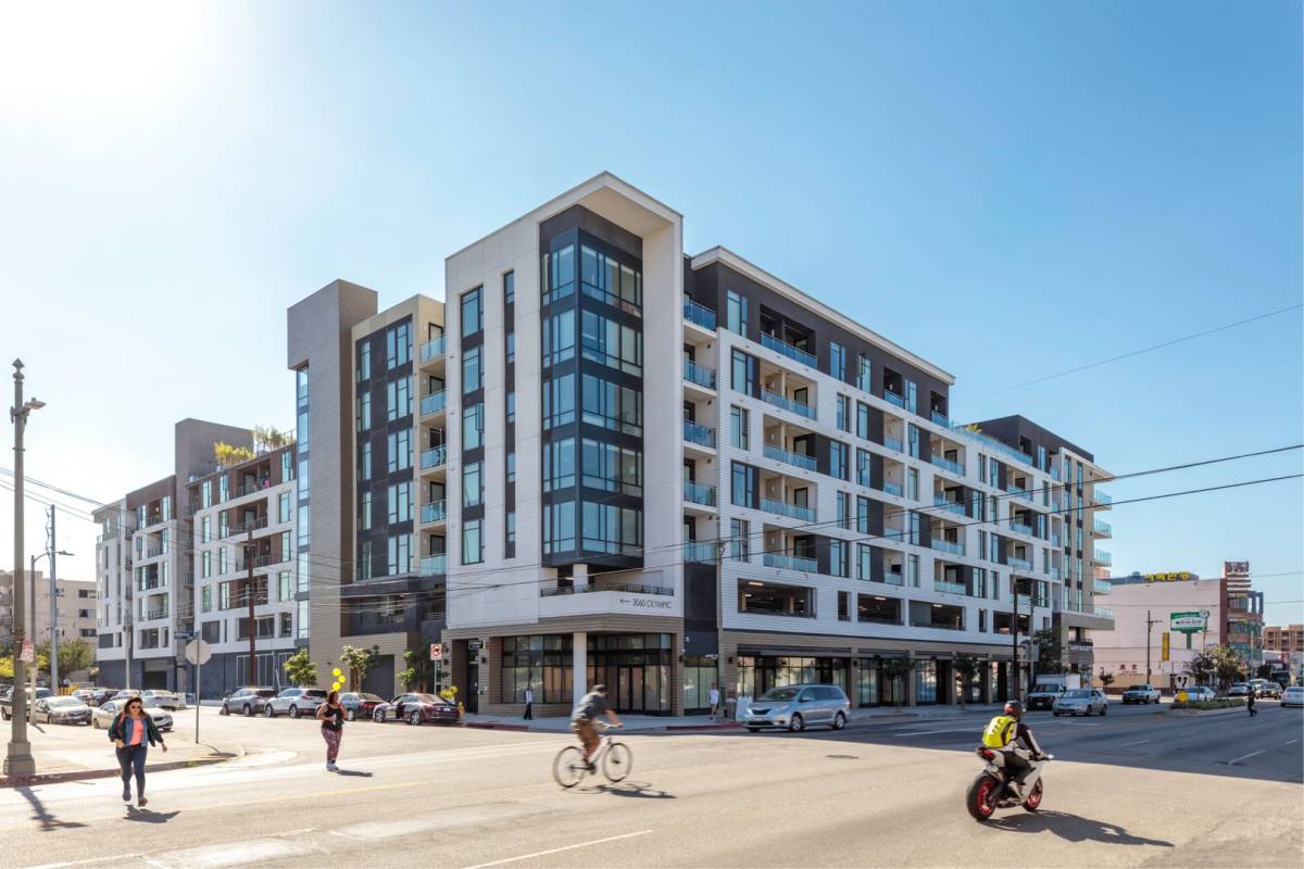 Apartment for rent at 3060 W Olympic Blvd, Los Angeles, CA 90006
