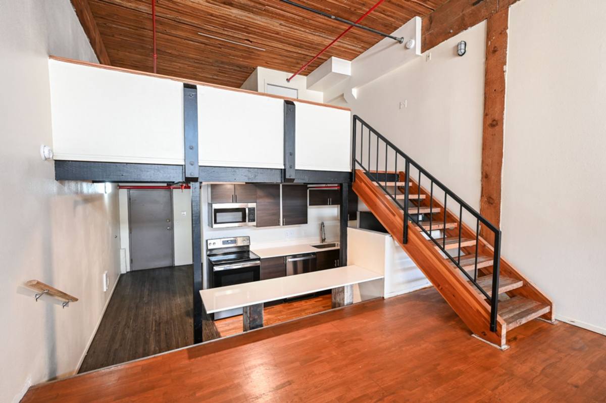 Apartment for rent at 625 NW Everett St, Portland, OR 97209