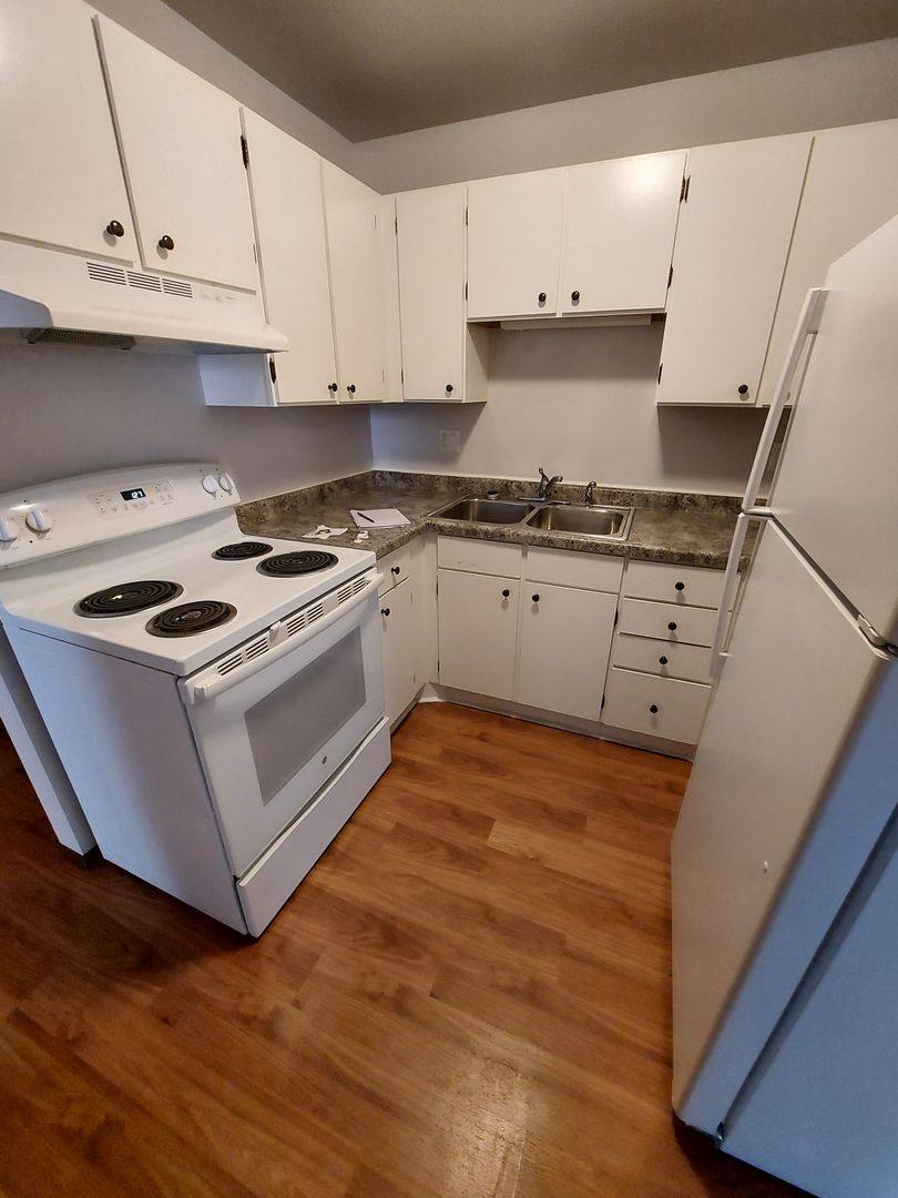Apartment for rent at 1231 S 8th St, Manitowoc, WI 54220