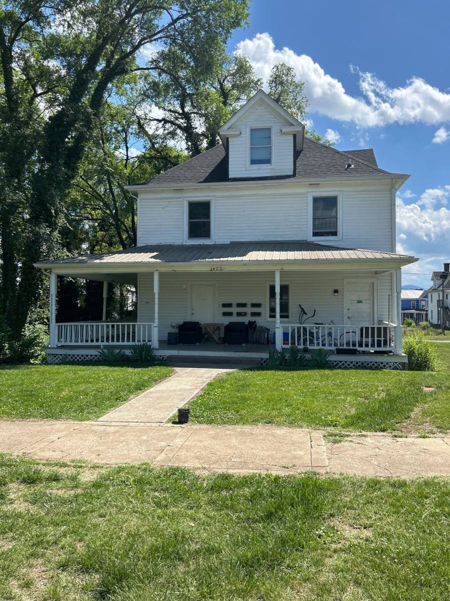 Apartment for rent at 1422 Patterson Ave SW, Roanoke, VA 24016