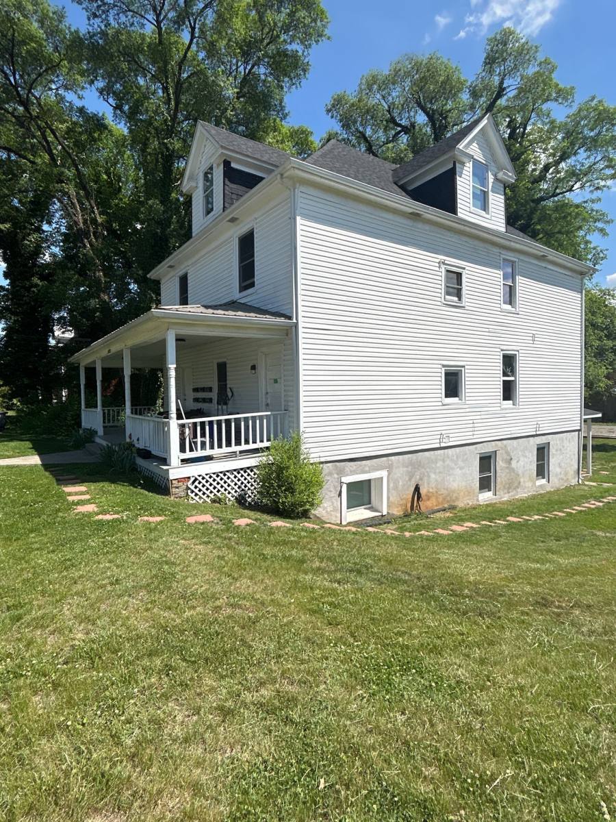 Apartment for rent at 1422 Patterson Ave SW, Roanoke, VA 24016