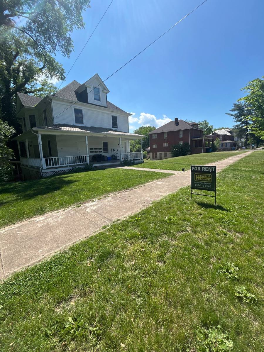 Apartment for rent at 1422 Patterson Ave SW, Roanoke, VA 24016