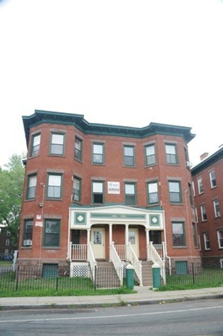 Apartment for rent at 670-676 Broad St, Hartford, CT 06106
