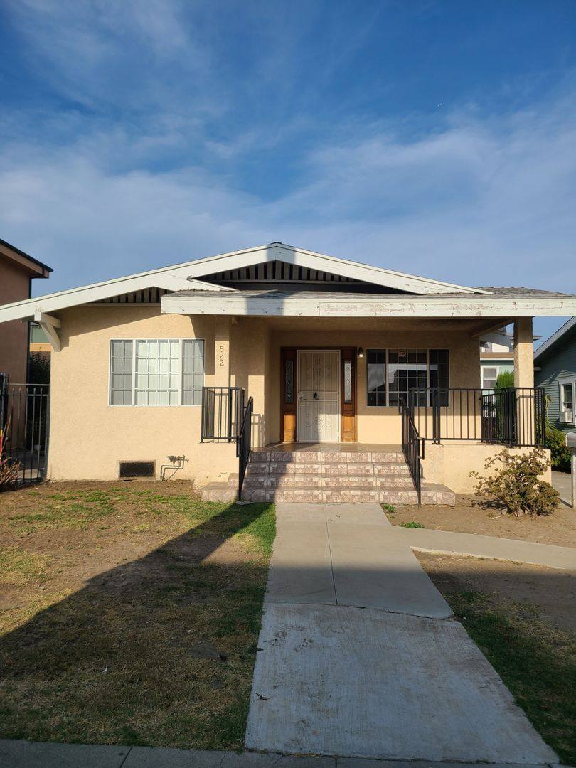 Apartment for rent at 522 N Hobart Blvd, Los Angeles, CA 90004