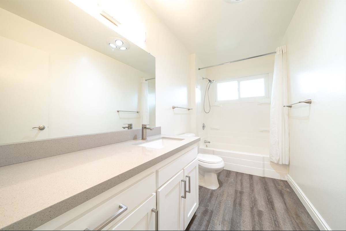 Apartment for rent at 1110 Meadowlake Dr, Vista, CA 92084