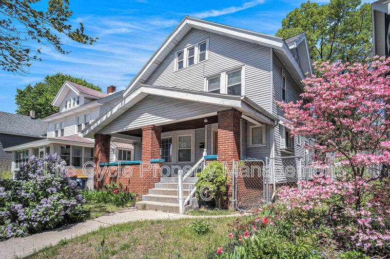 House for rent at 1321 Bemis St SE, Grand Rapids, MI 49506