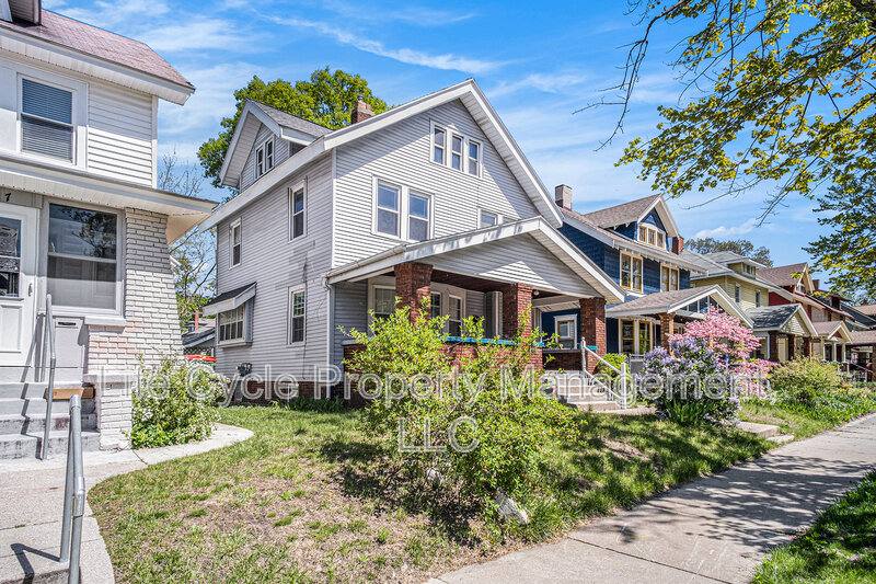 House for rent at 1321 Bemis St SE, Grand Rapids, MI 49506
