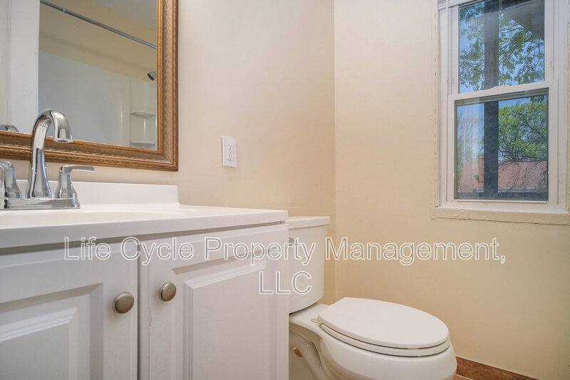 House for rent at 1321 Bemis St SE, Grand Rapids, MI 49506