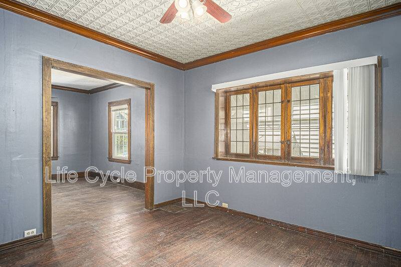 House for rent at 1321 Bemis St SE, Grand Rapids, MI 49506