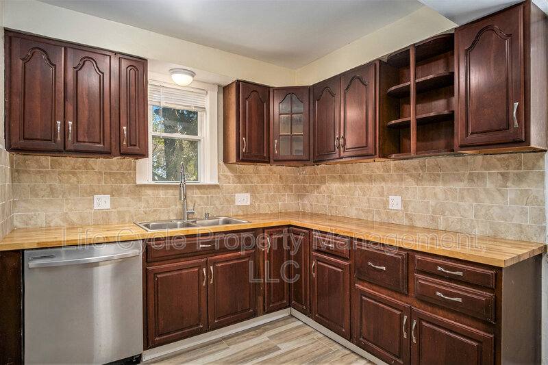 House for rent at 1321 Bemis St SE, Grand Rapids, MI 49506