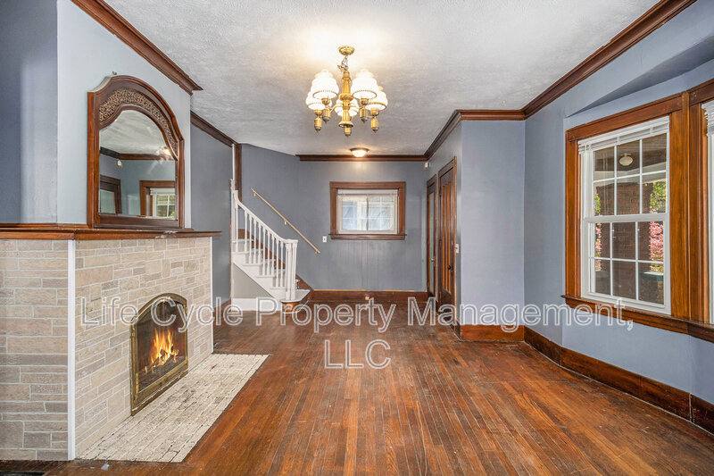 House for rent at 1321 Bemis St SE, Grand Rapids, MI 49506