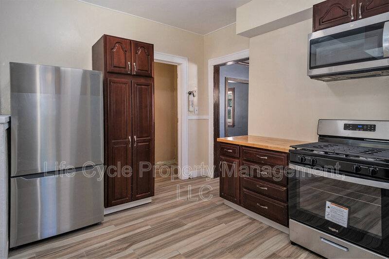 House for rent at 1321 Bemis St SE, Grand Rapids, MI 49506