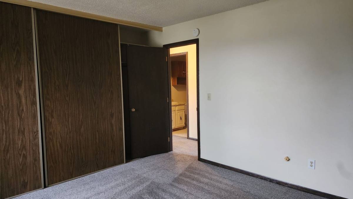 Apartment for rent at 419 & 427 Bryant Ave, Renville, MN 56284