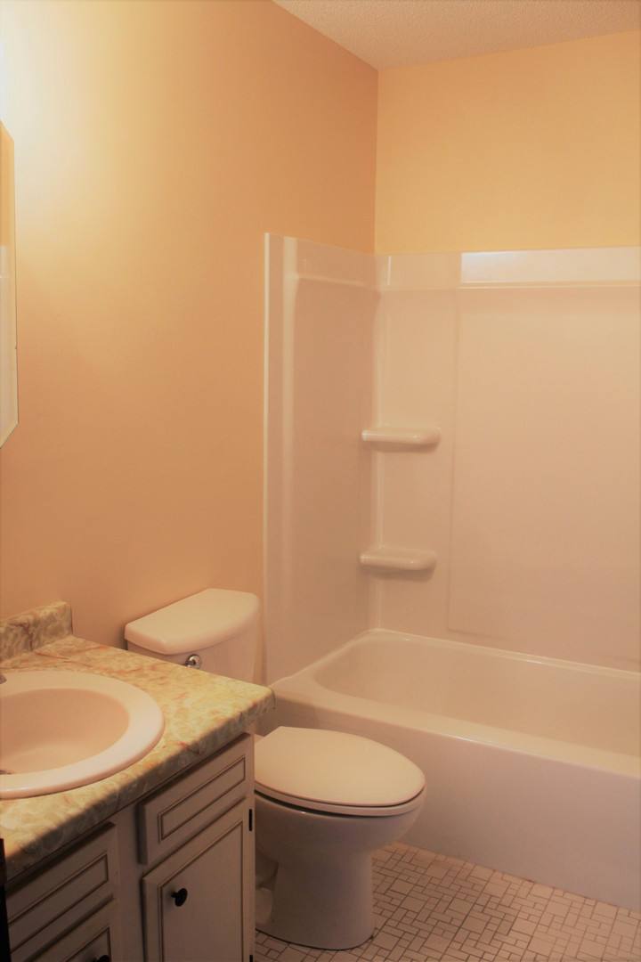Apartment for rent at 419 & 427 Bryant Ave, Renville, MN 56284