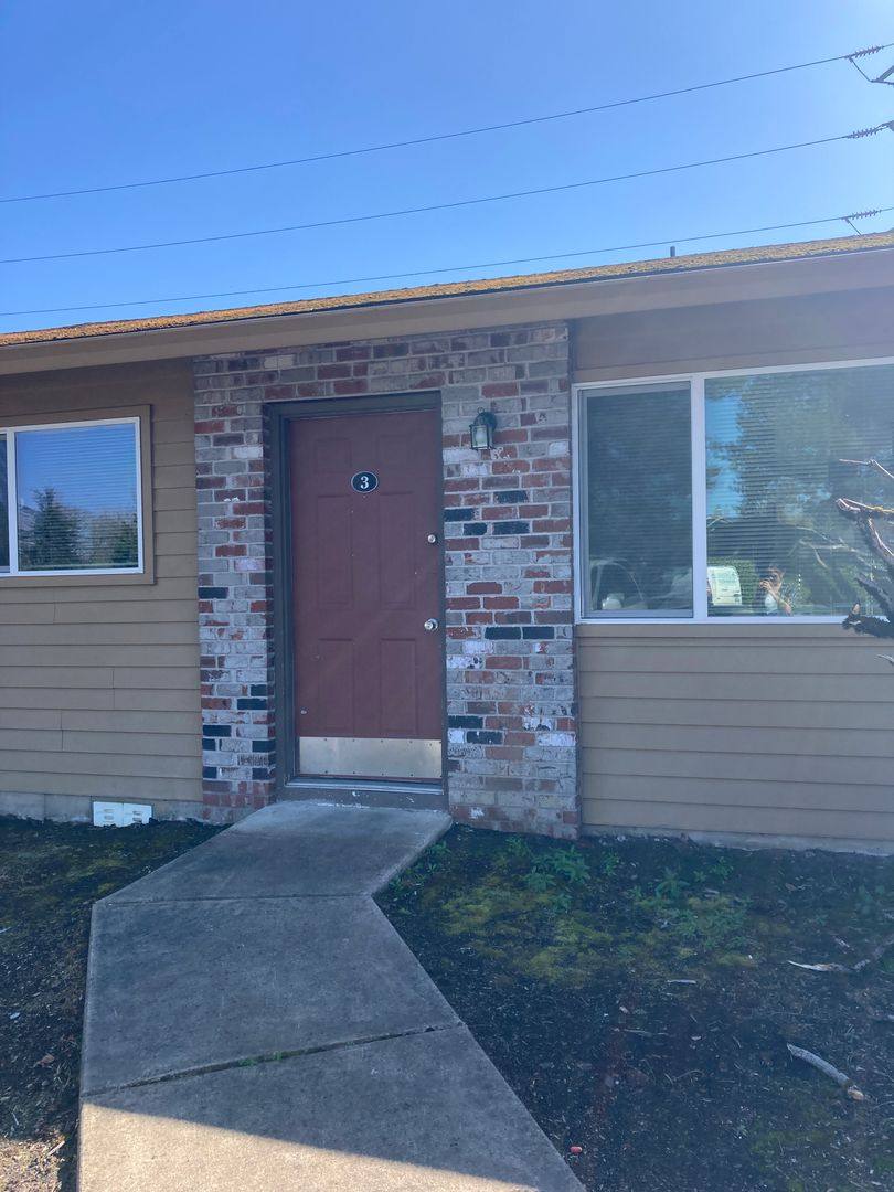 Apartment for rent at 1005 S Wynooski St, Newberg, OR 97132