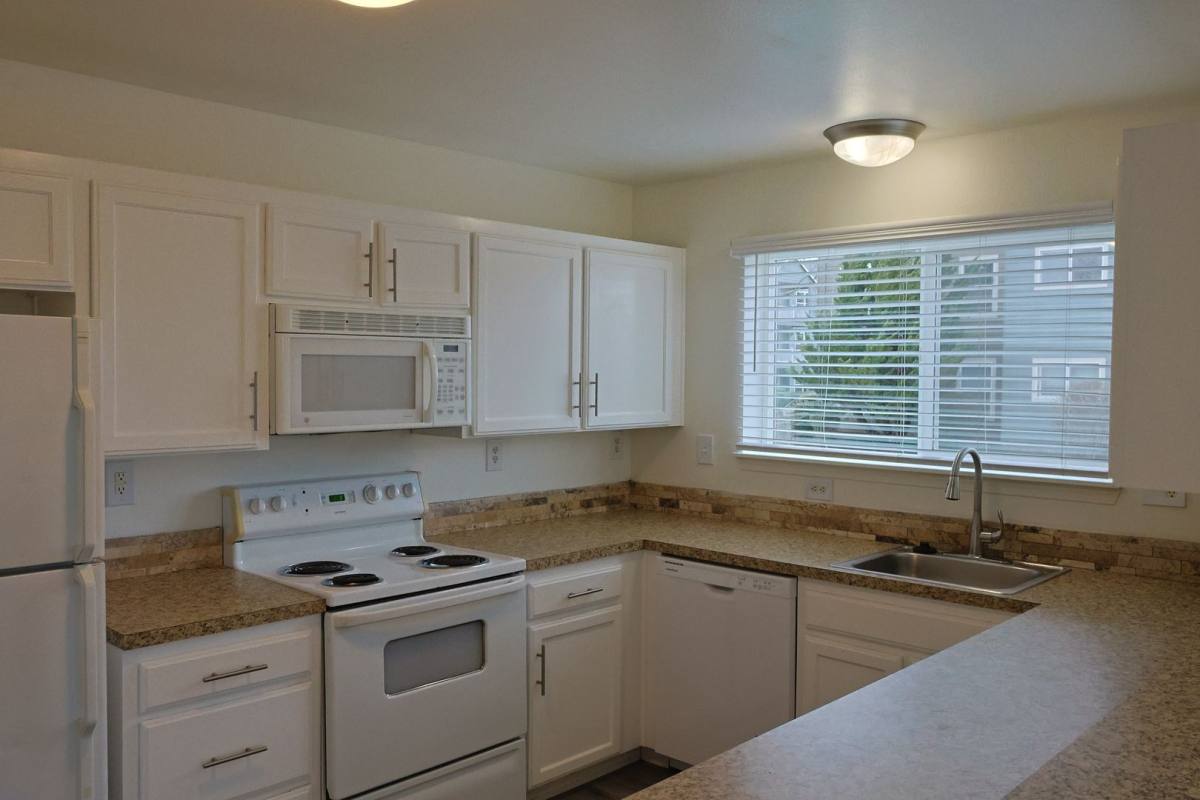 Apartment for rent at 3045 Gehlar Rd NW, Salem, OR 97304