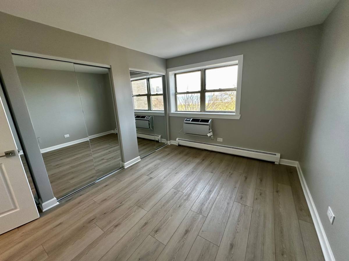 Apartment for rent at 7064 N Sheridan Rd, Chicago, IL 60626