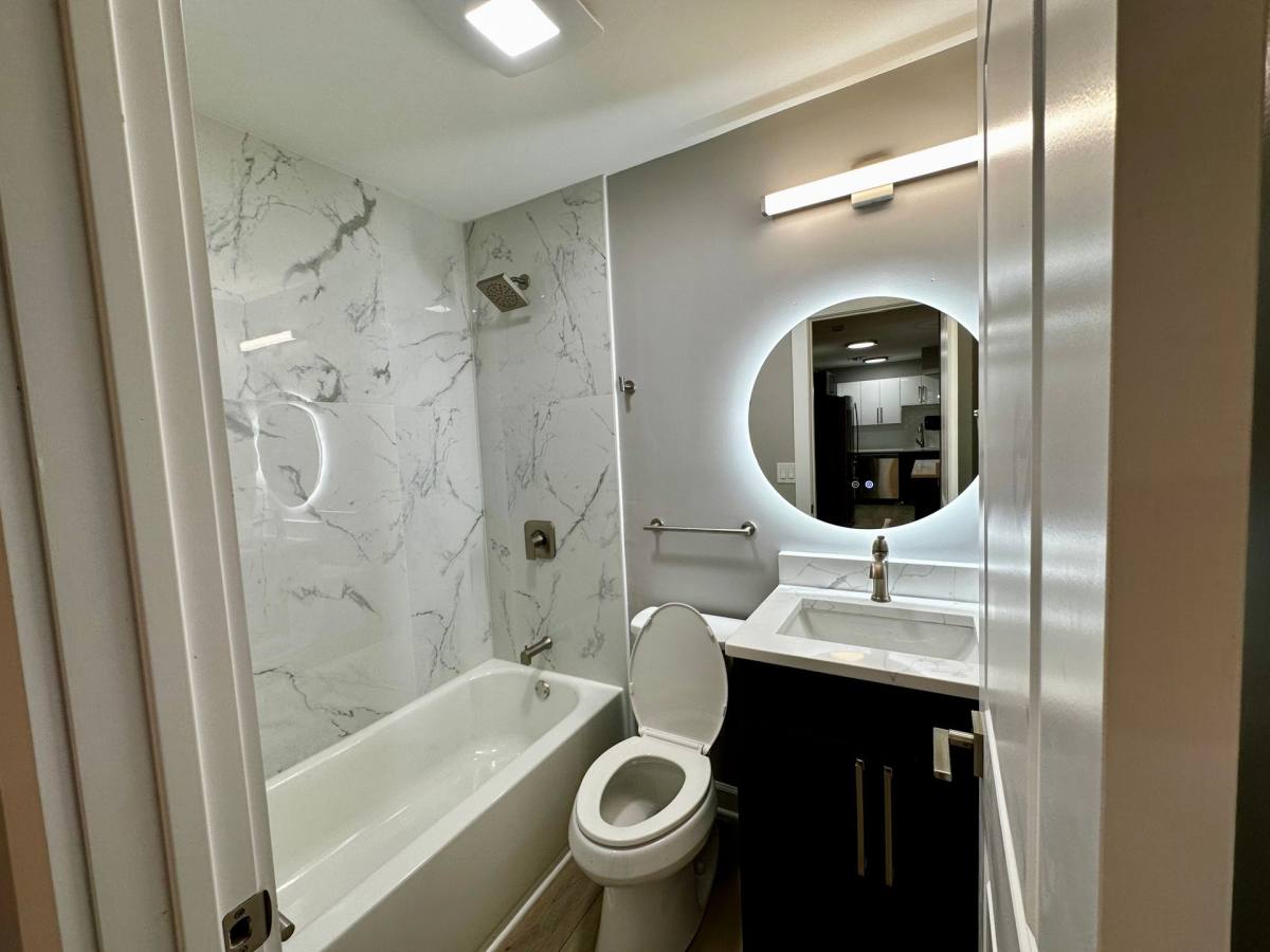 Apartment for rent at 7064 N Sheridan Rd, Chicago, IL 60626