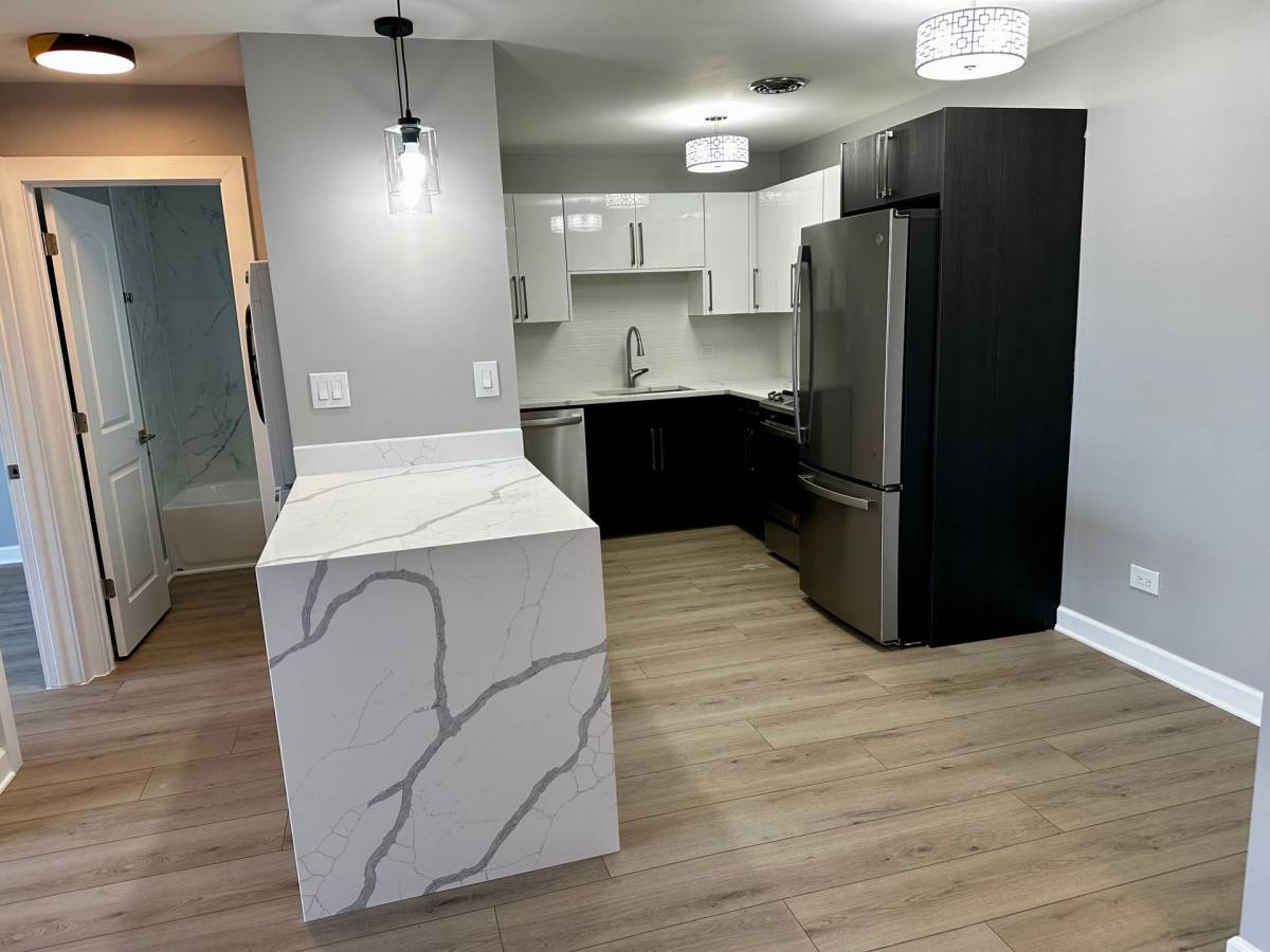 Apartment for rent at 7064 N Sheridan Rd, Chicago, IL 60626