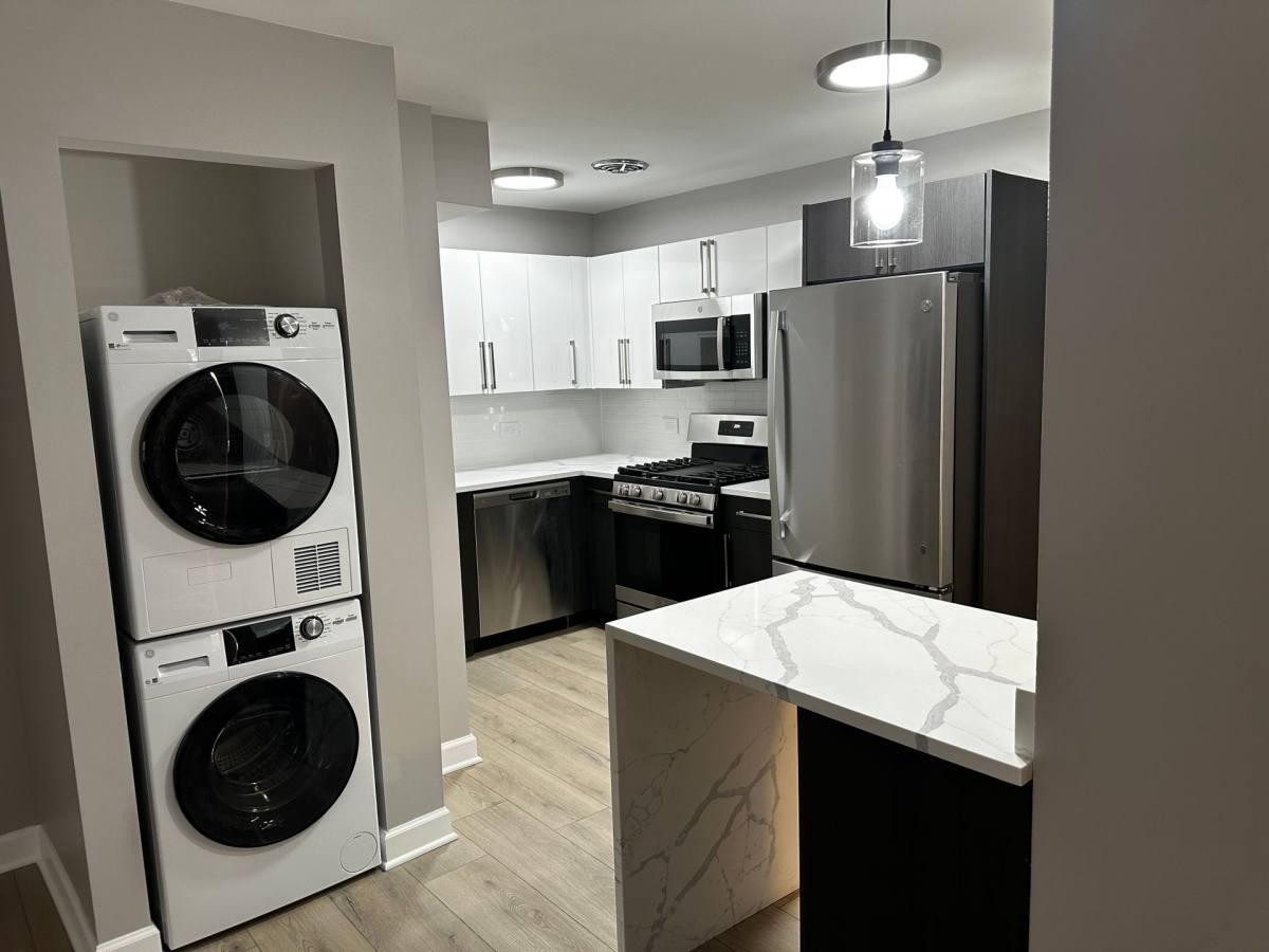 Apartment for rent at 7064 N Sheridan Rd, Chicago, IL 60626
