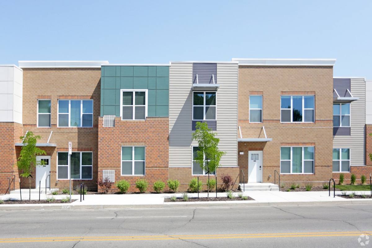 Apartment for rent at 3201 Forest Ave, Des Moines, IA 50311