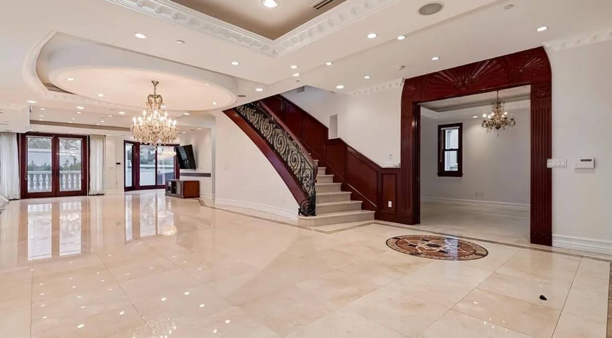 Condo for rent at 332 S Almont Dr, Beverly Hills, CA 90211