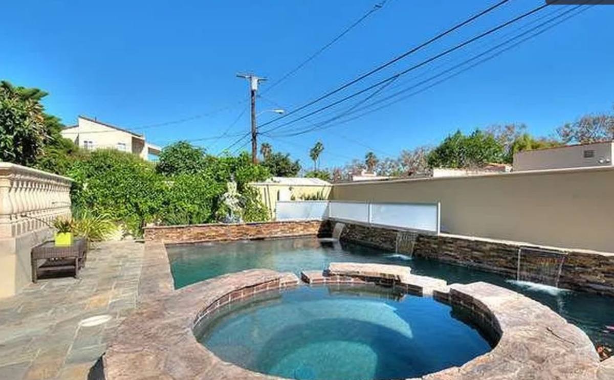 Condo for rent at 332 S Almont Dr, Beverly Hills, CA 90211