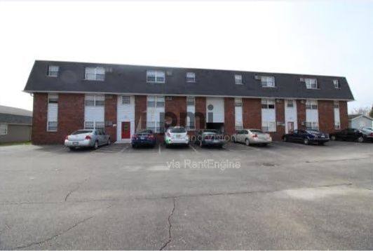 Apartment for rent at 24 W Buchanan Ave #10, Charleston, IL 61920