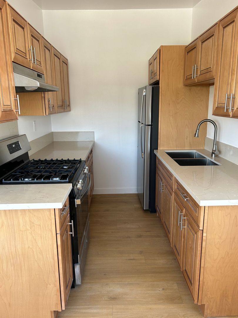 Apartment for rent at 652 E 97th St, Inglewood, CA 90301
