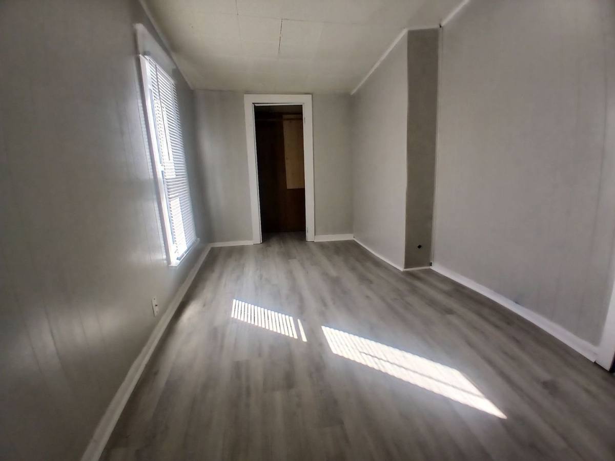 Apartment for rent at 1517 1 2 E Washington St, Muncie, IN 47305