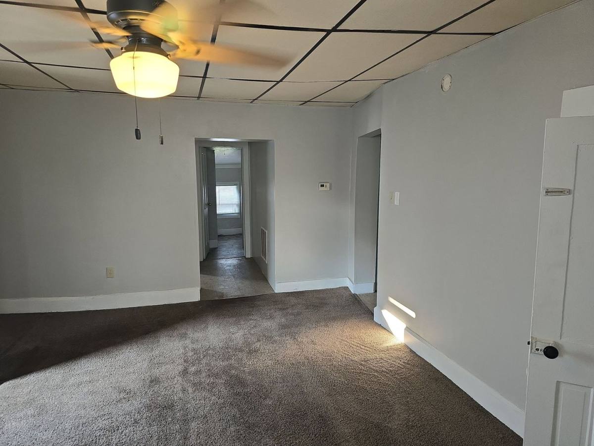 Apartment for rent at 1517 1 2 E Washington St, Muncie, IN 47305