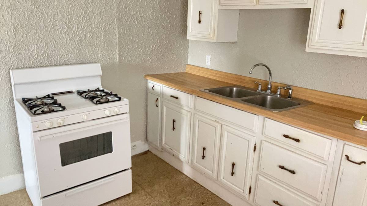 Apartment for rent at 1517 1 2 E Washington St, Muncie, IN 47305