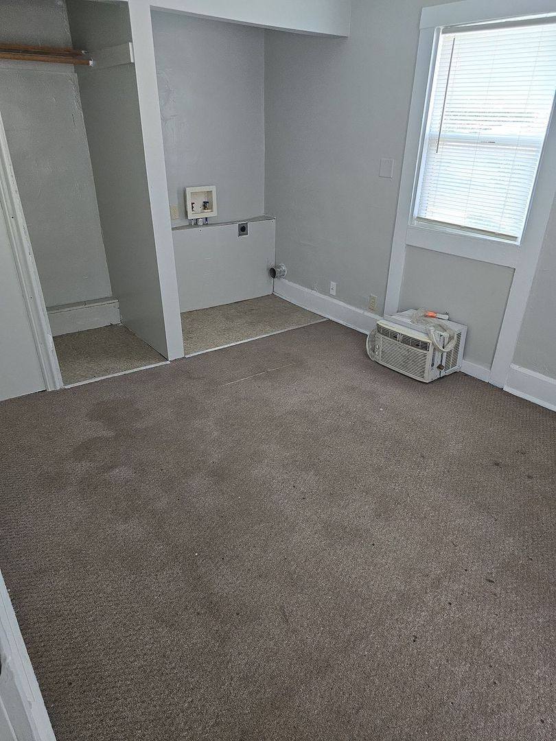 Apartment for rent at 1517 1 2 E Washington St, Muncie, IN 47305