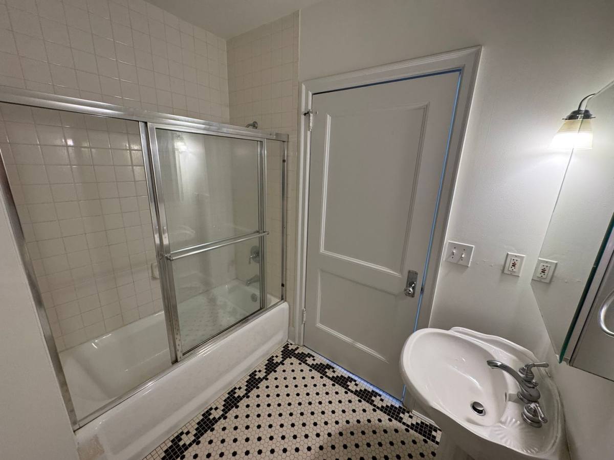 House for rent at 515 N Church St #303, Charlotte, NC 28202