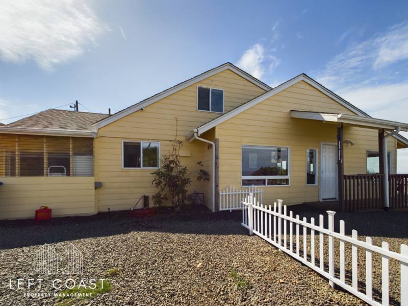 House for rent at 1033 NW Inlet Ave, Lincoln City, OR 97367